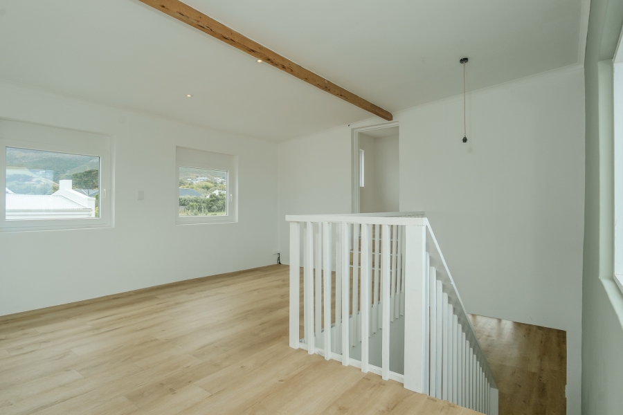 6 Bedroom Property for Sale in Meadowsteads Western Cape